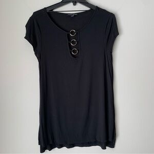 CABLE & Gauge Black Top With Gold Circle Neckline Size Large